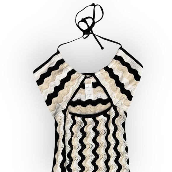 Elegant Black and White Swim Coverup - Picture 5 of 9